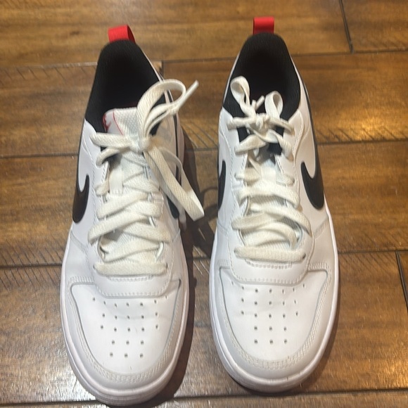 White and Black Sneakers with Red Accents - Picture 2 of 4